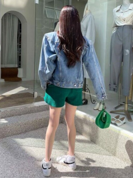 Klasyczna, ponadczasowa kurtka – Street Fashion Hong Kong recenzja i cena