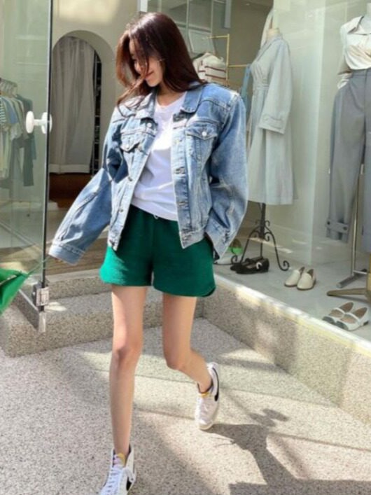 Klasyczna, ponadczasowa kurtka – Street Fashion Hong Kong recenzja i cena